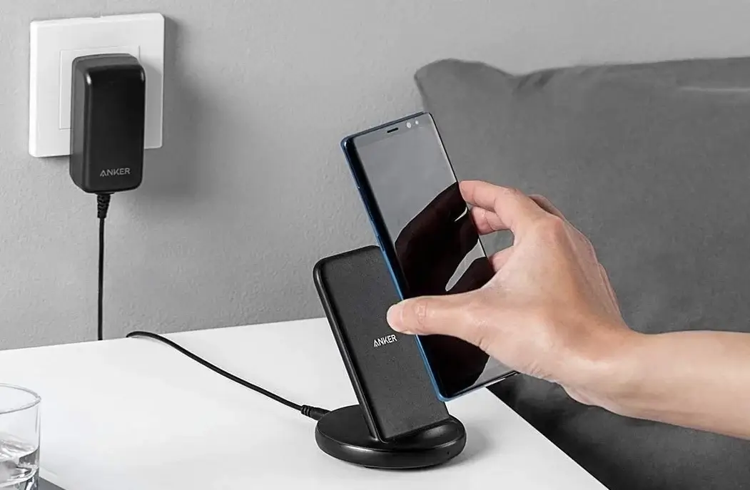 8 Best Wireless Chargers with Cooling Fan to Dissipate Heat - JBL LIVE300TWS Lifestyle feature1 1 e1667106826601 8 Best Wireless Chargers with Cooling Fan to Dissipate Heat