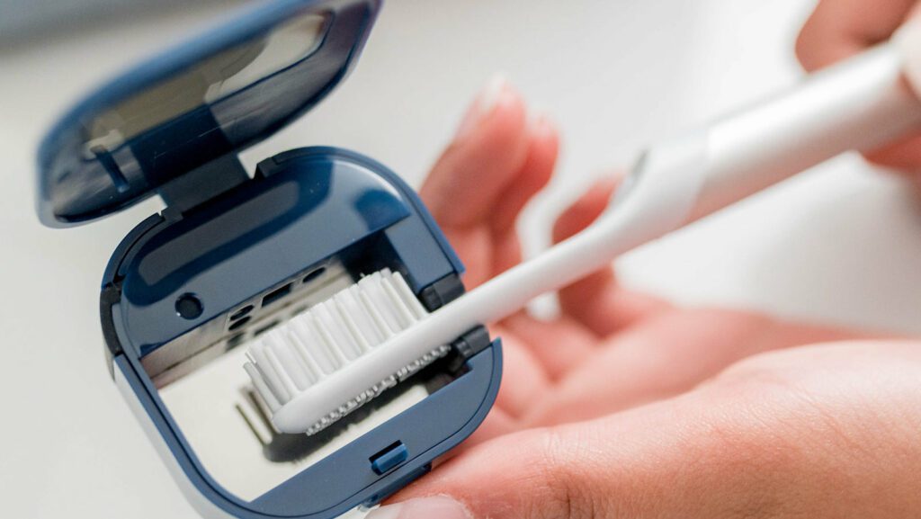 10 Miniaturized Travel Gadgets That You Should Have - bril uv c bril uv c