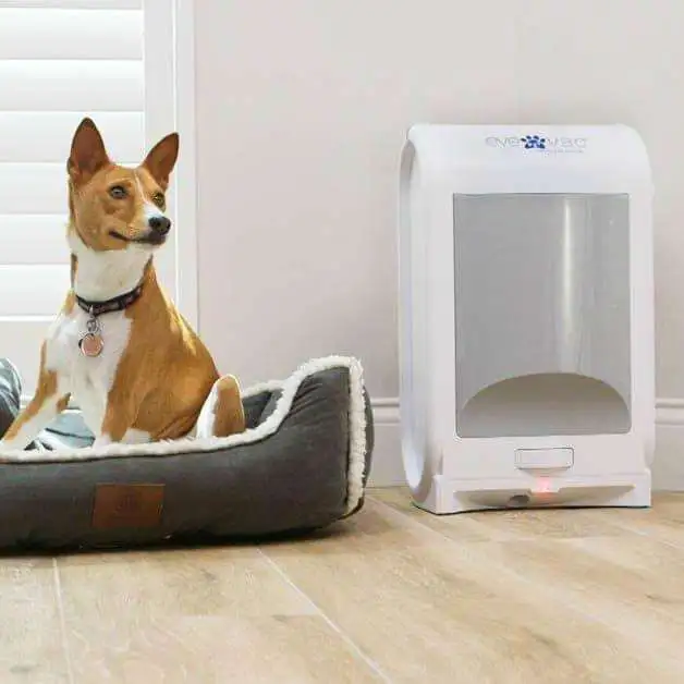 EyeVac Pet: Touch-Free Vacuum to Clean Pet Hair Quickly -