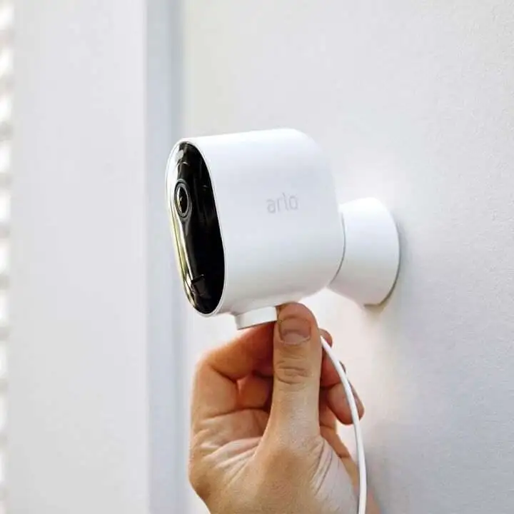 Arlo Pro 3 Spotlight HDR Security Camera is Completely Wireless and Can Last for 6 Months - 51MOfTOahmL. AC SL1000 51MOfTOahmL. AC SL1000