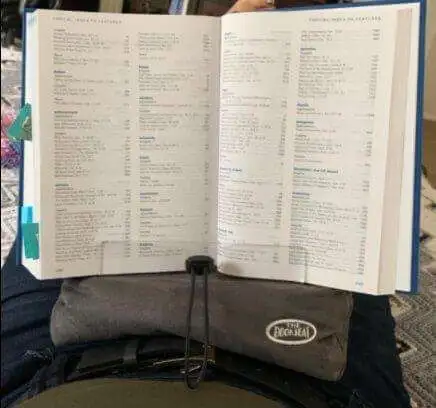 Hands-Free Book Seat Pillow to Easily Read Book on Your Lap - 6879879 6879879