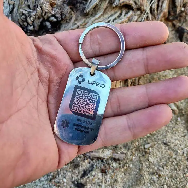 LIFE ID Keychain With a QR Code That May Increase Your Chance of Surviving - 91LoOTf1heL. AC SL1500 91LoOTf1heL. AC SL1500