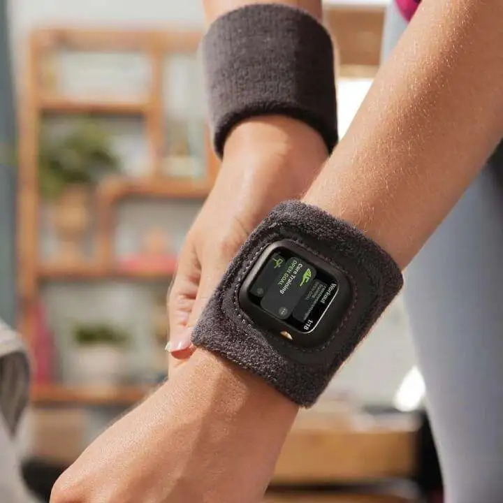 Twelve South ActionBand Makes Apple Watch More Comfortable During Exercise - Action Band LS3 3 1 2000x f3228d58 5dfc 4856 ab54 Action Band LS3 3 1 2000x f3228d58 5dfc 4856 ab54