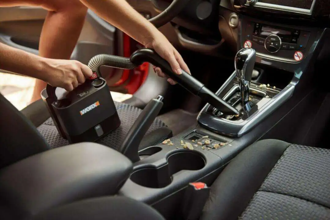 City of Business Man PowerPoint Template list 1