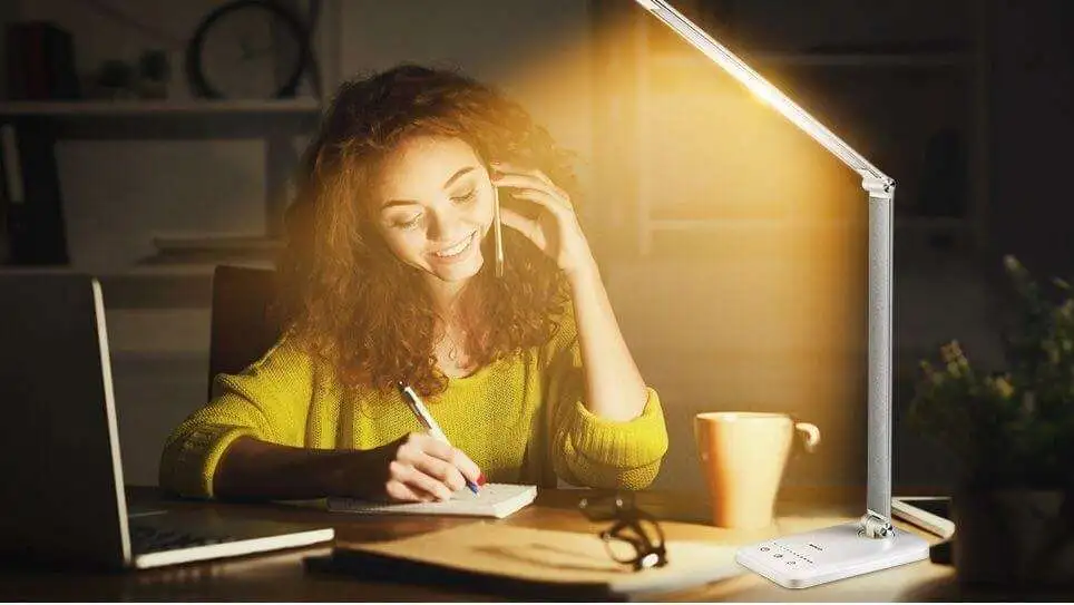 City of Business Man PowerPoint Template list 4