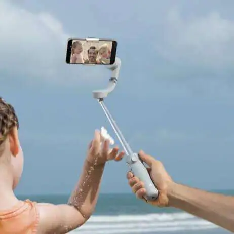 DJI OM 5: Smartphone Gimbal Stabilizer with Built-in Selfie Stick - DJI OM 5 DJI OM 5