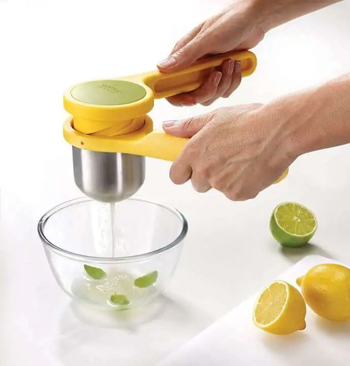 Ergonomic Twist Citrus Juicer