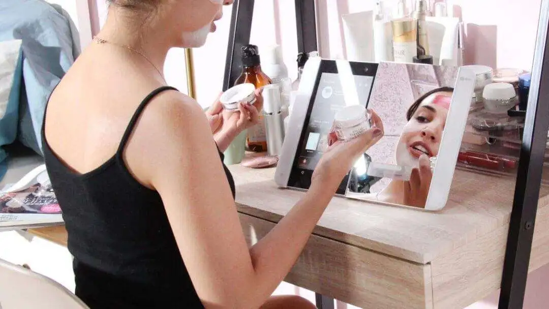 HiMirror Slide smart makeup mirror 02