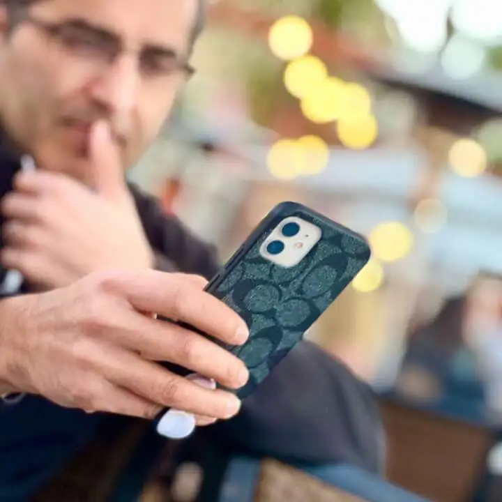 TLTD Phone Grip: This Little Accessory Helps Holding a Phone Securely -