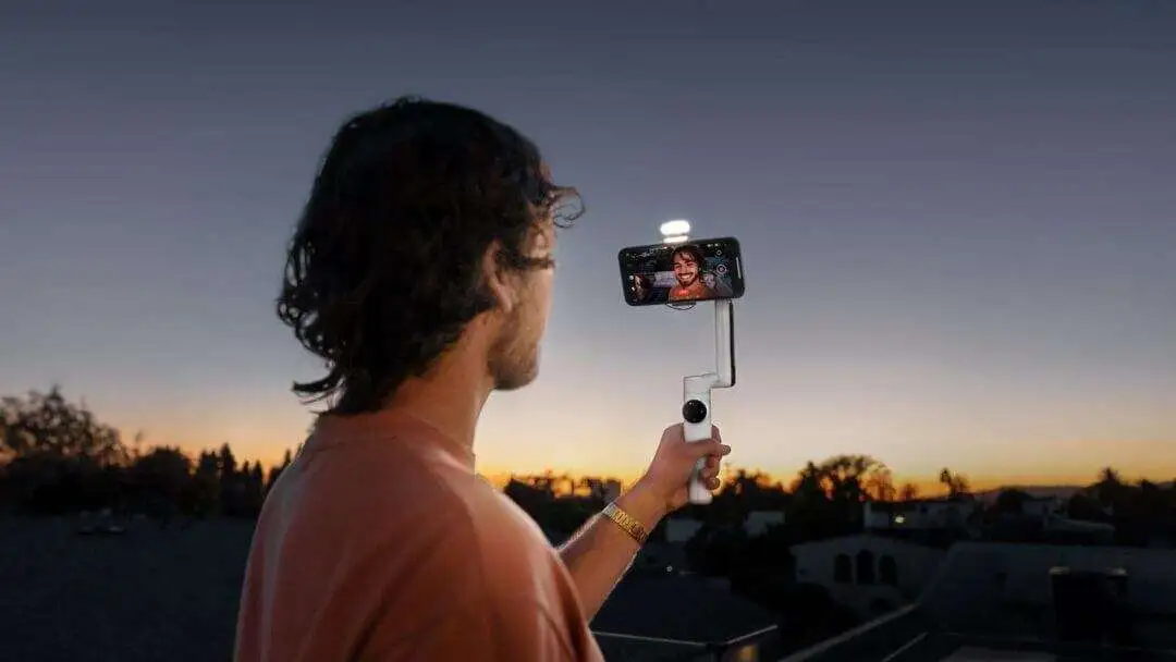 Insta360 Flow Advanced AI Tracking Stabilizer 04