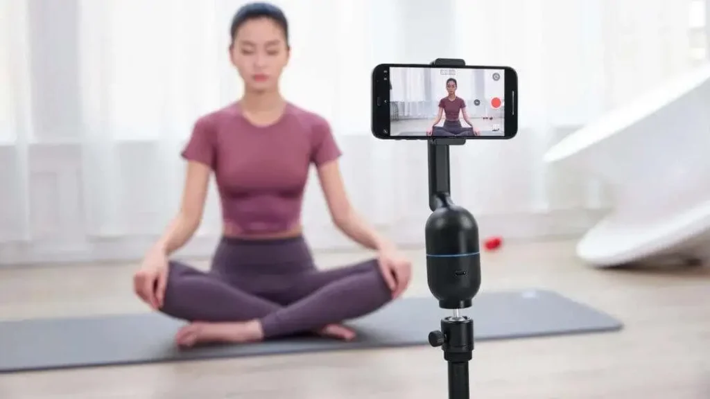 7 Best Auto Tracking Mounts for Your Smartphone - OBSBOT Me OBSBOT Me