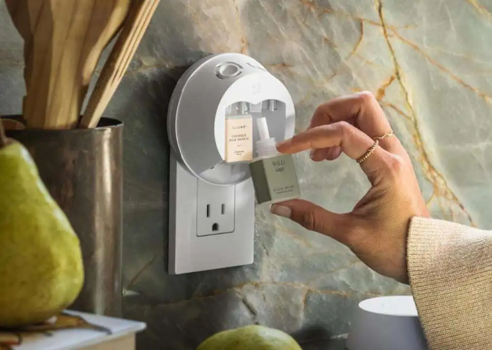 Pura 4 Smart Fragrance Diffuser Makes Home Scenting Easy and Personal scaled 1