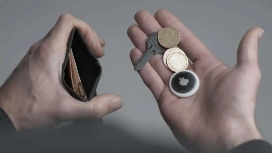 RE:FORM RE:01 Wallet Can Hold Coins, Keys, and AirTag - RE FORM RE 01 Extremely Durable Rubber Coin Sleeve 03 RE FORM RE 01 Extremely Durable Rubber Coin Sleeve 03