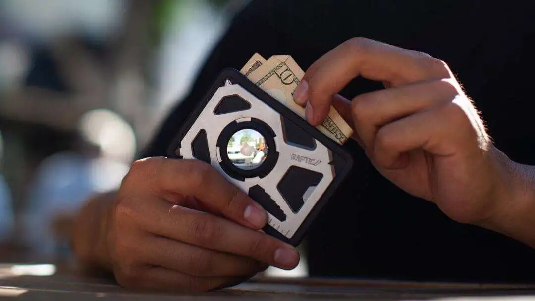 Raptic Tactical Wallet with Apple AirTag Holder 01