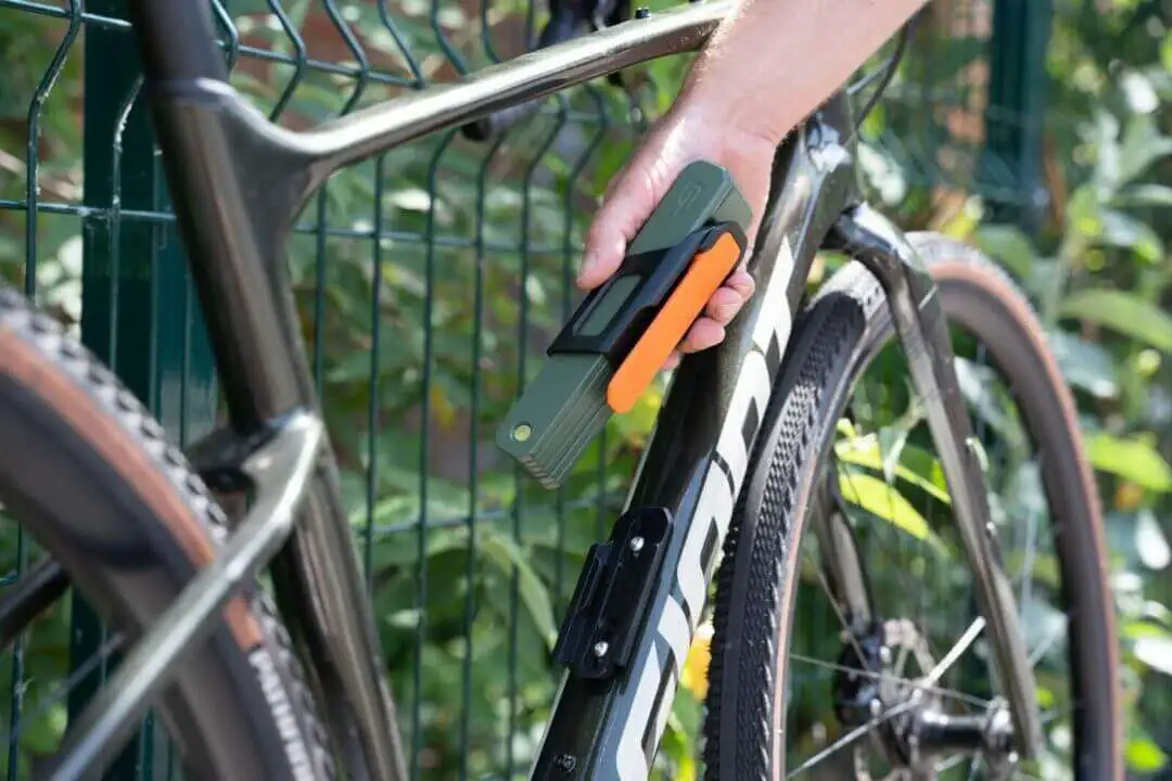 Hiplok SWITCH Lets You Easily Switch Between Carrying a Bottle and Lock - S851UG Fitting To Gravel Bike scaled 1 scaled 1 S851UG Fitting To Gravel Bike scaled 1 scaled 1