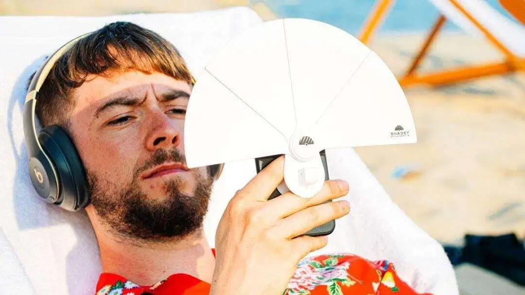 Shadey Attachments: Now You Can See Phone Screen Under the Sundlight