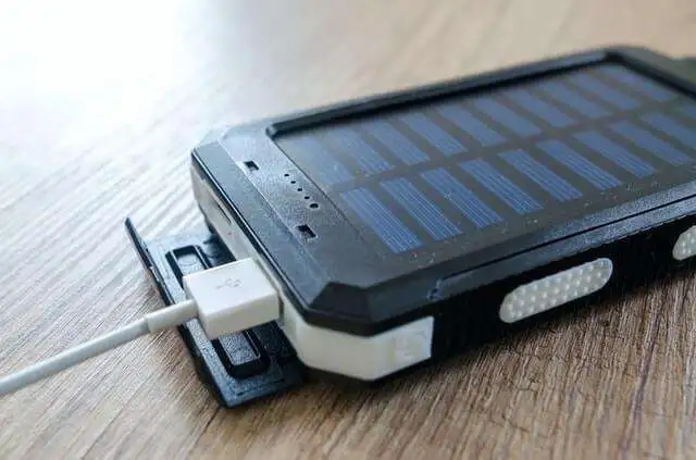 7 Practices to Help Reduce Carbon Footprint from Your Smartphone - Solar Power Bank Solar Power Bank