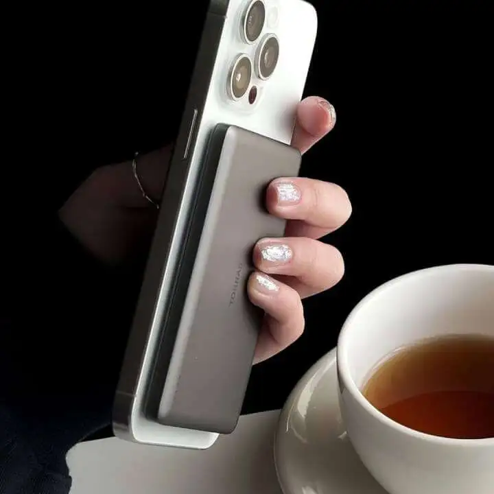 TORRAS MiniMag Power Bank: Wireless Charging on the Go - TORRAS MiniMag TORRAS MiniMag