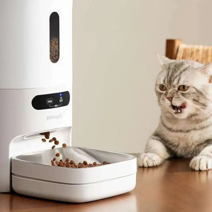 This Smart Feeder Tracks Your Pets Food Intake and Dispenses Up to 10 Meals a Day