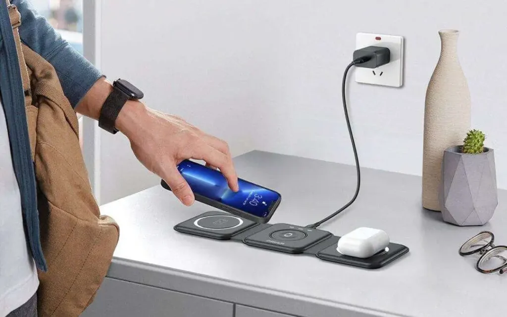 12 Must-Have iPhone Accessories to Buy - UCOMX Nano 3 in 1 Wireless Charger UCOMX Nano 3 in 1 Wireless Charger