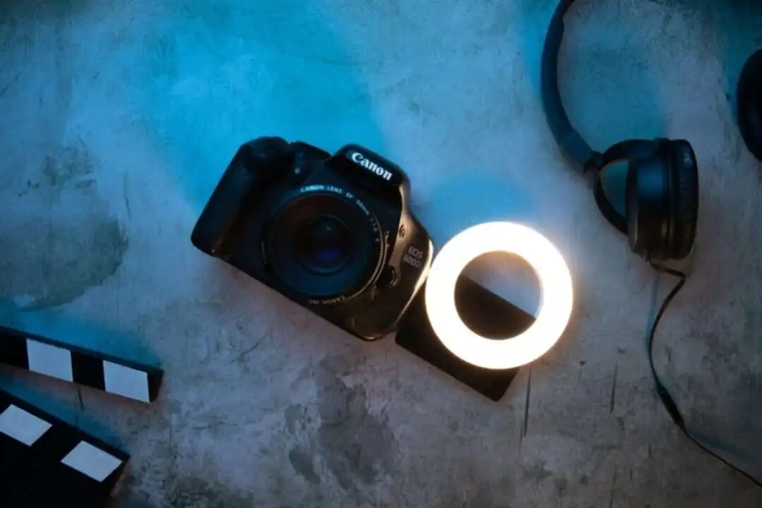 OlumiRing: The LED Light You Can Clip on Anything - contentcreatorshero scaled 1 contentcreatorshero scaled 1