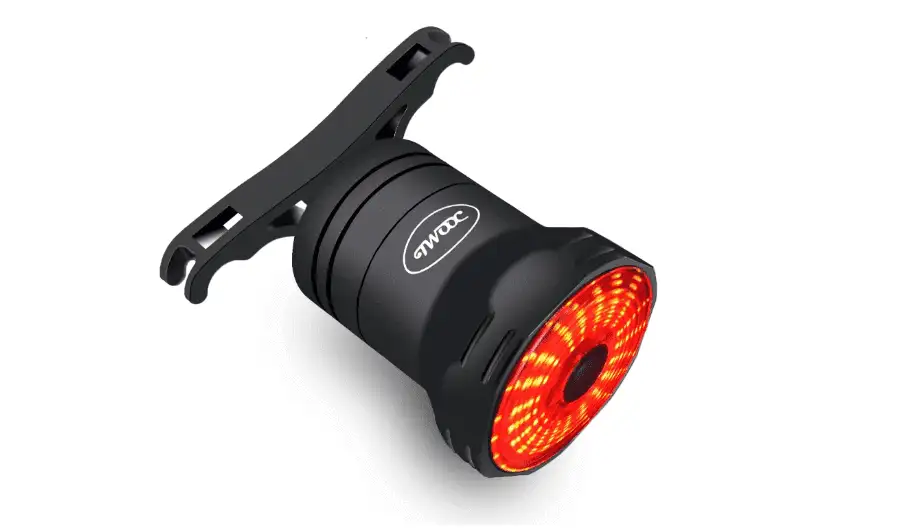7 Smart Bicycle Tail Lights That Auto Turn On as You Move - image 2 4 image 2 4