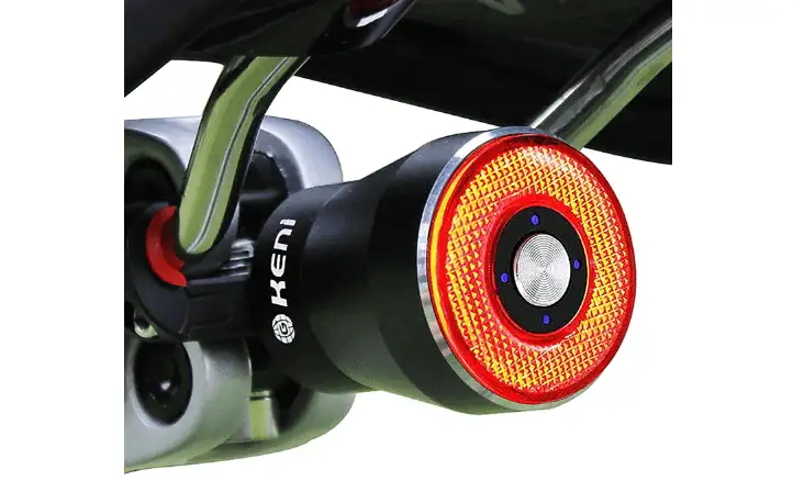 7 Smart Bicycle Tail Lights That Auto Turn On as You Move - image 3 4 image 3 4
