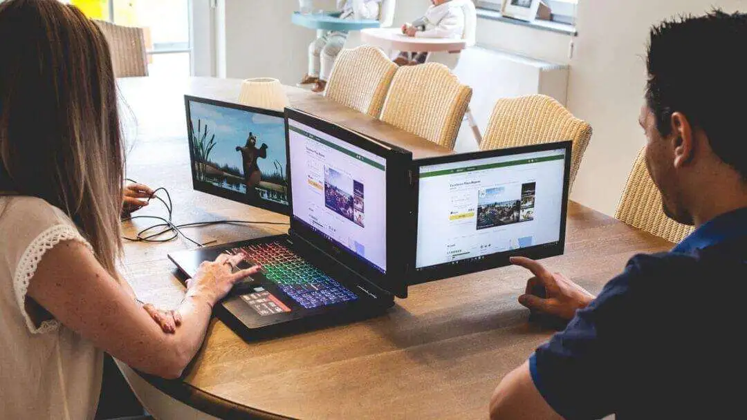 le slide multiple screen laptop